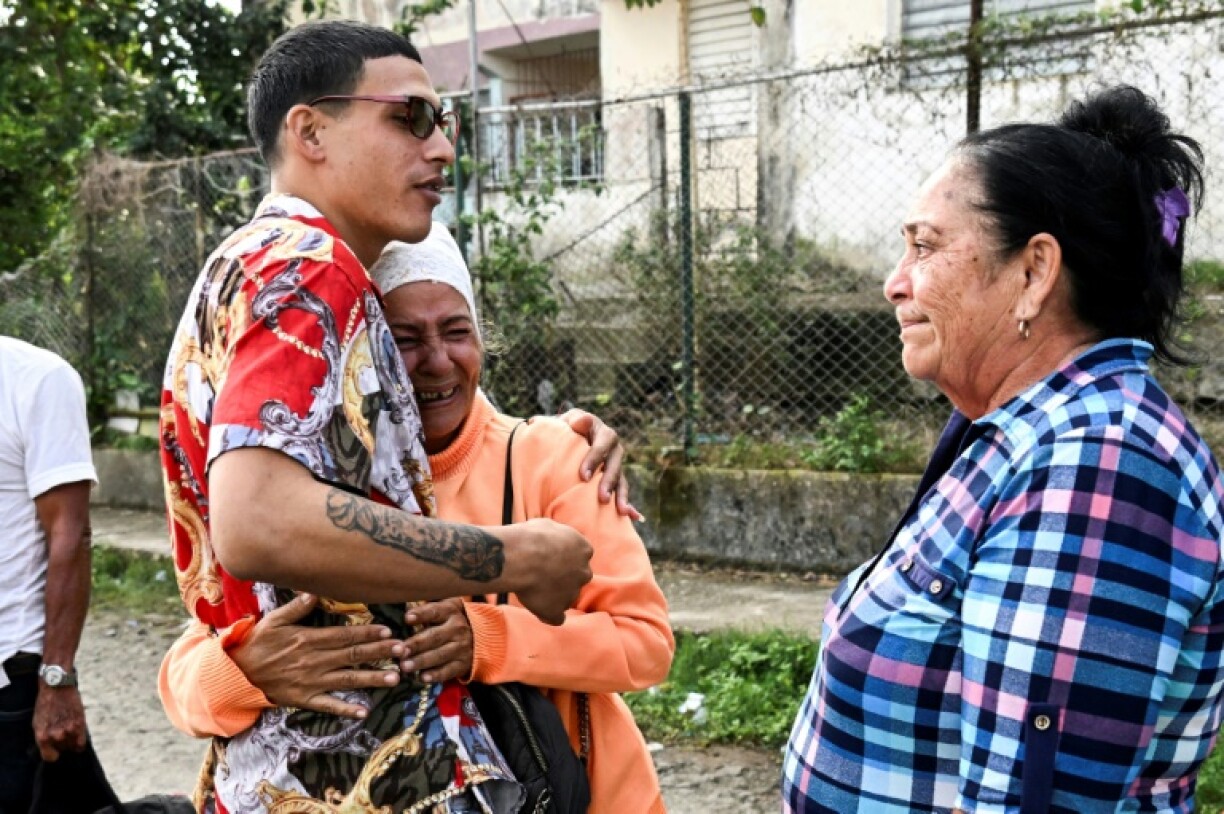 Frank Daniel Roy Sotolongo (L) is another of the jailed protesters freed