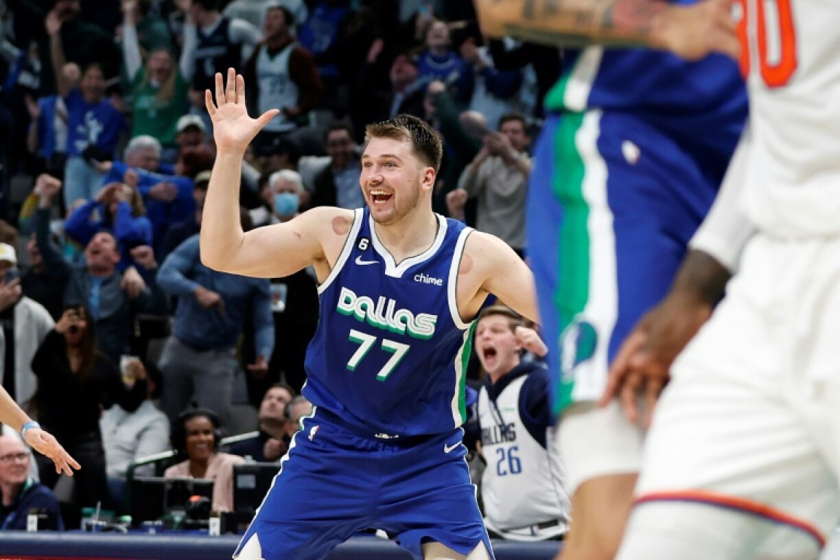 Le joueur slovène des Dallas Mavericks Luka Doncic lors du match contre les New York Knicks le 27 décembre 2022 à Dallas, au cours duquel il a marqué 60 points, récupéré 21 rebonds et donné 10 passes
