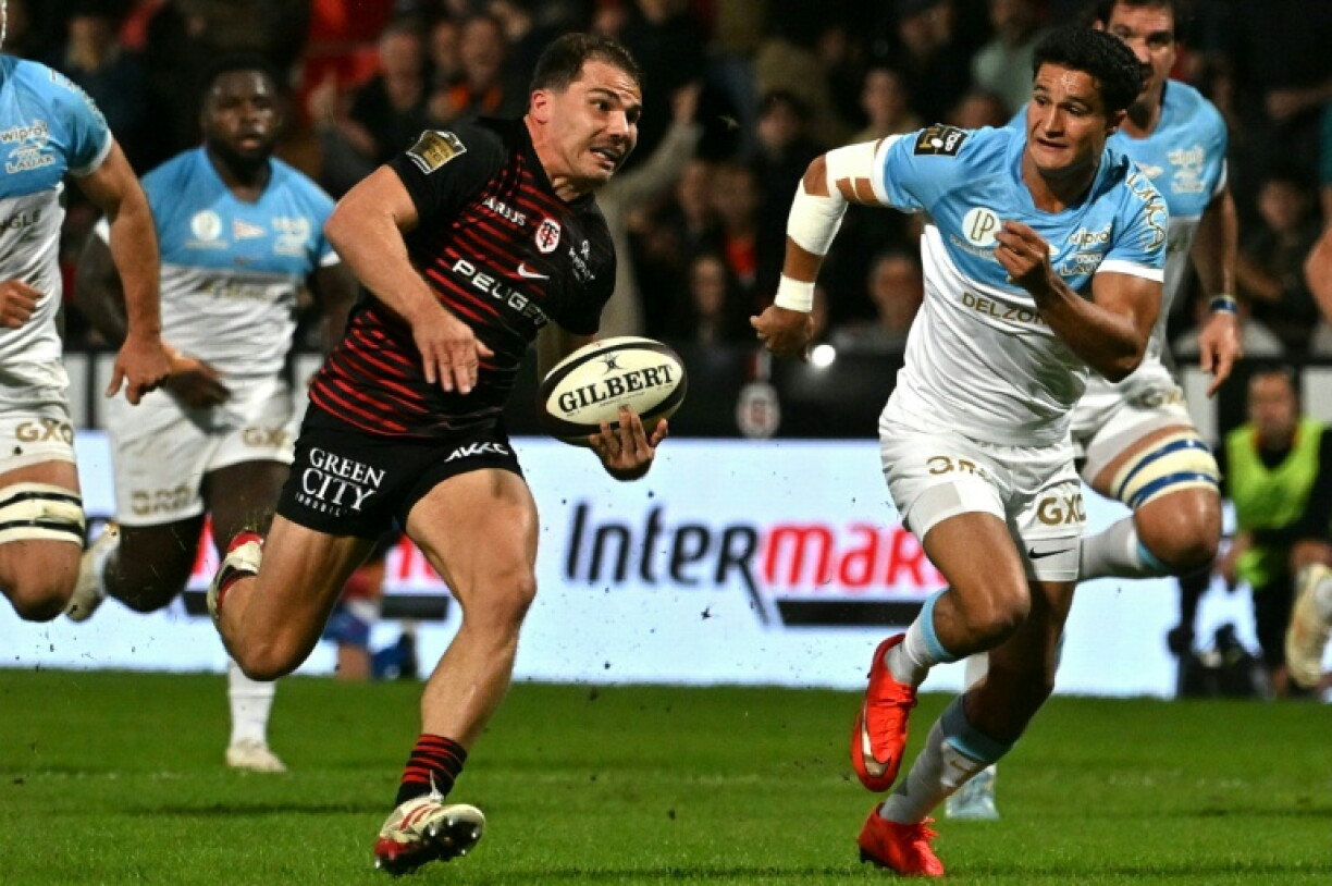 Antoine Dupont took his tally to four tries in five matches this season with a double against Bayonne