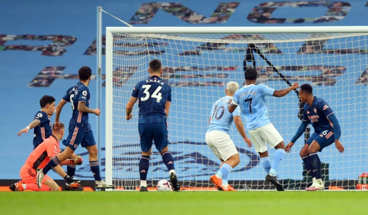 Le milieu de Manchester City, Raheem Sterling (2e d), buteur lors du match de Premier League à domicile face à Arsenal, le 17 octobre 2020