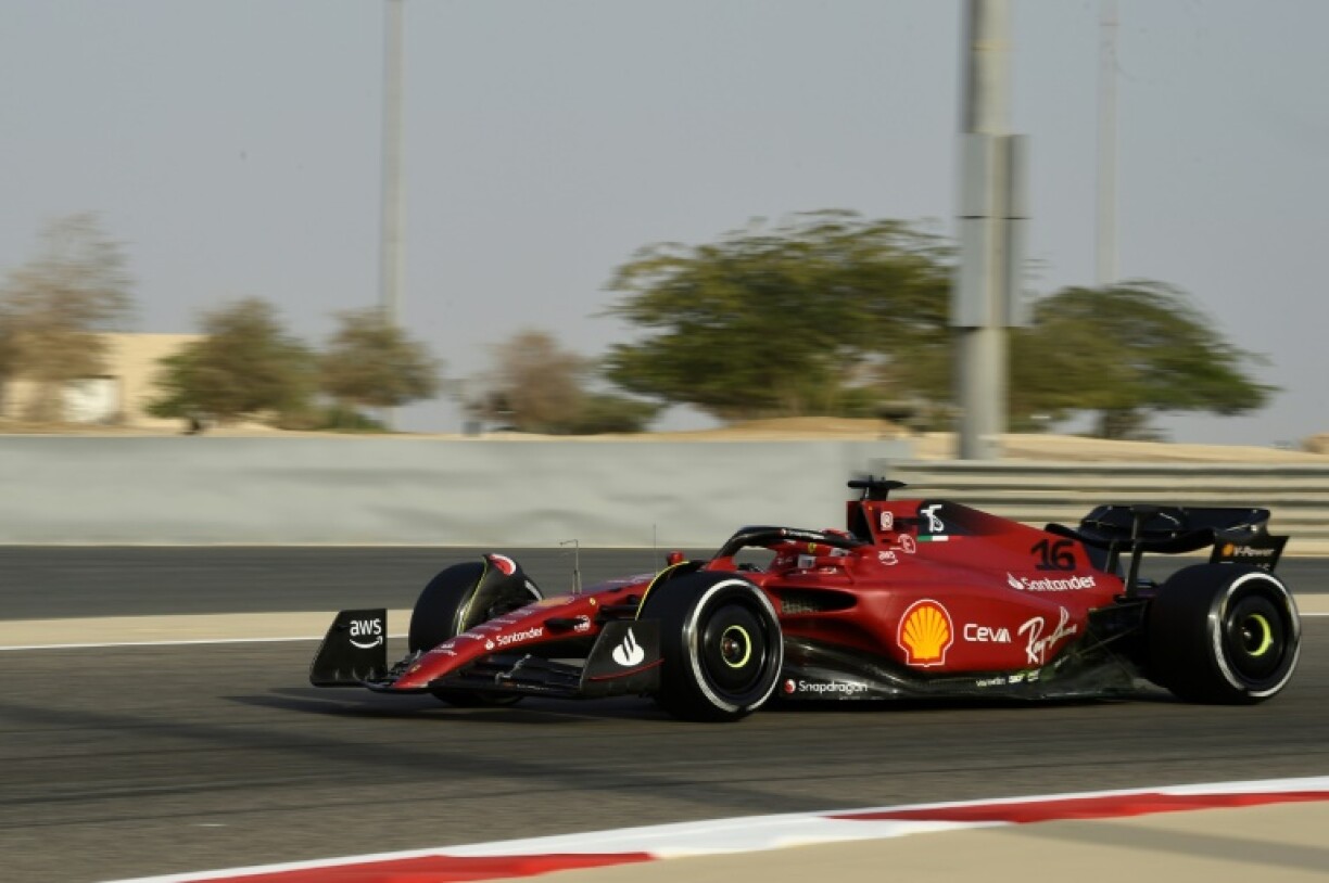 Le Monégasque Charles Leclerc au volant de sa Ferrari sur le circuit bahreïni de Sakhir, le 12 mars 2022, en marge des essais de pré-saison de F1