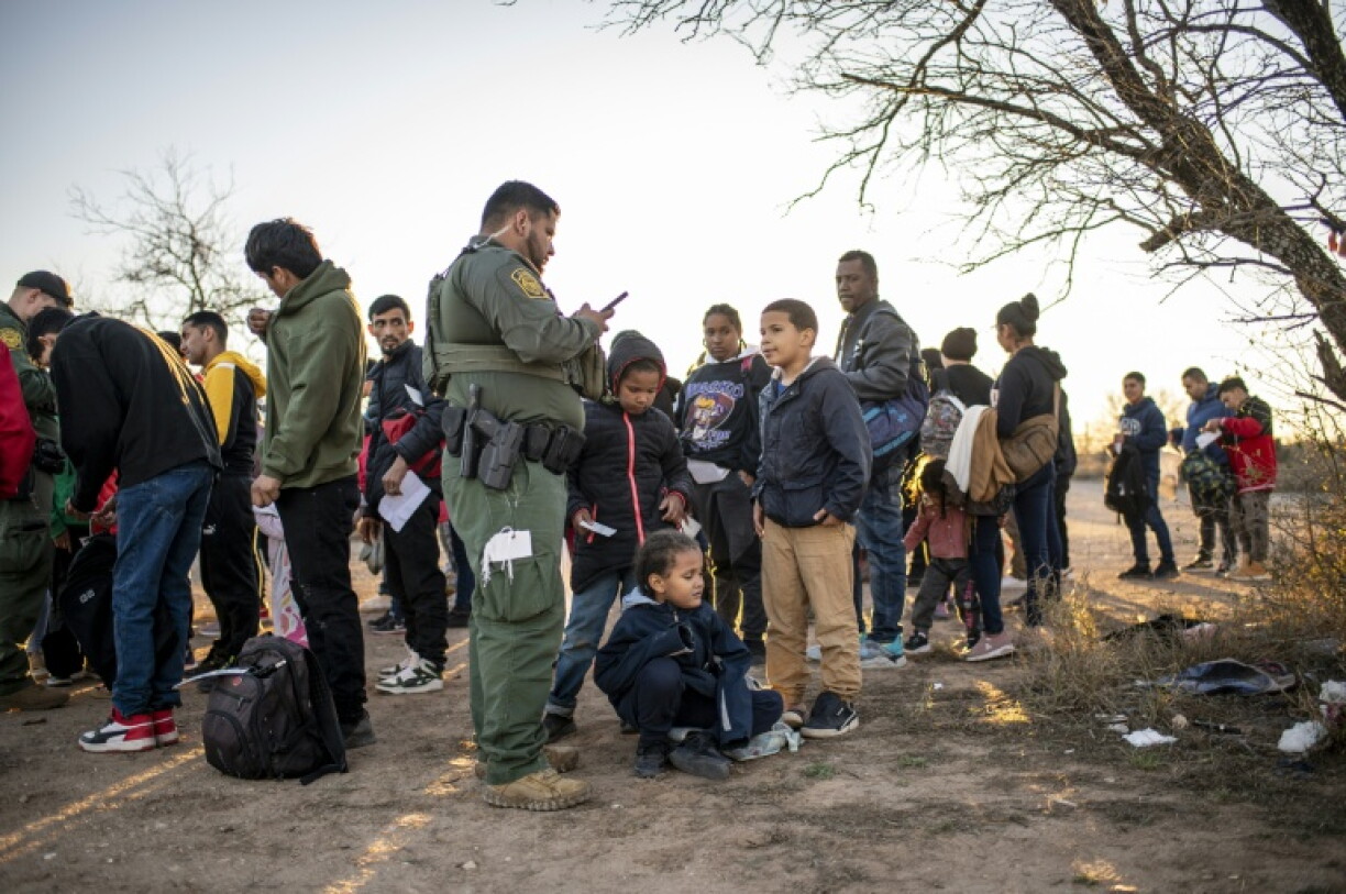 Border Patrol agents process migrants who illegally crossed the US-Mexico near Eagle Pass, Texas