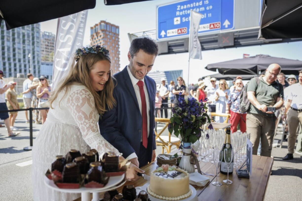 19 couples se sont mariés sur l'autoroute A10 d'Amsterdam