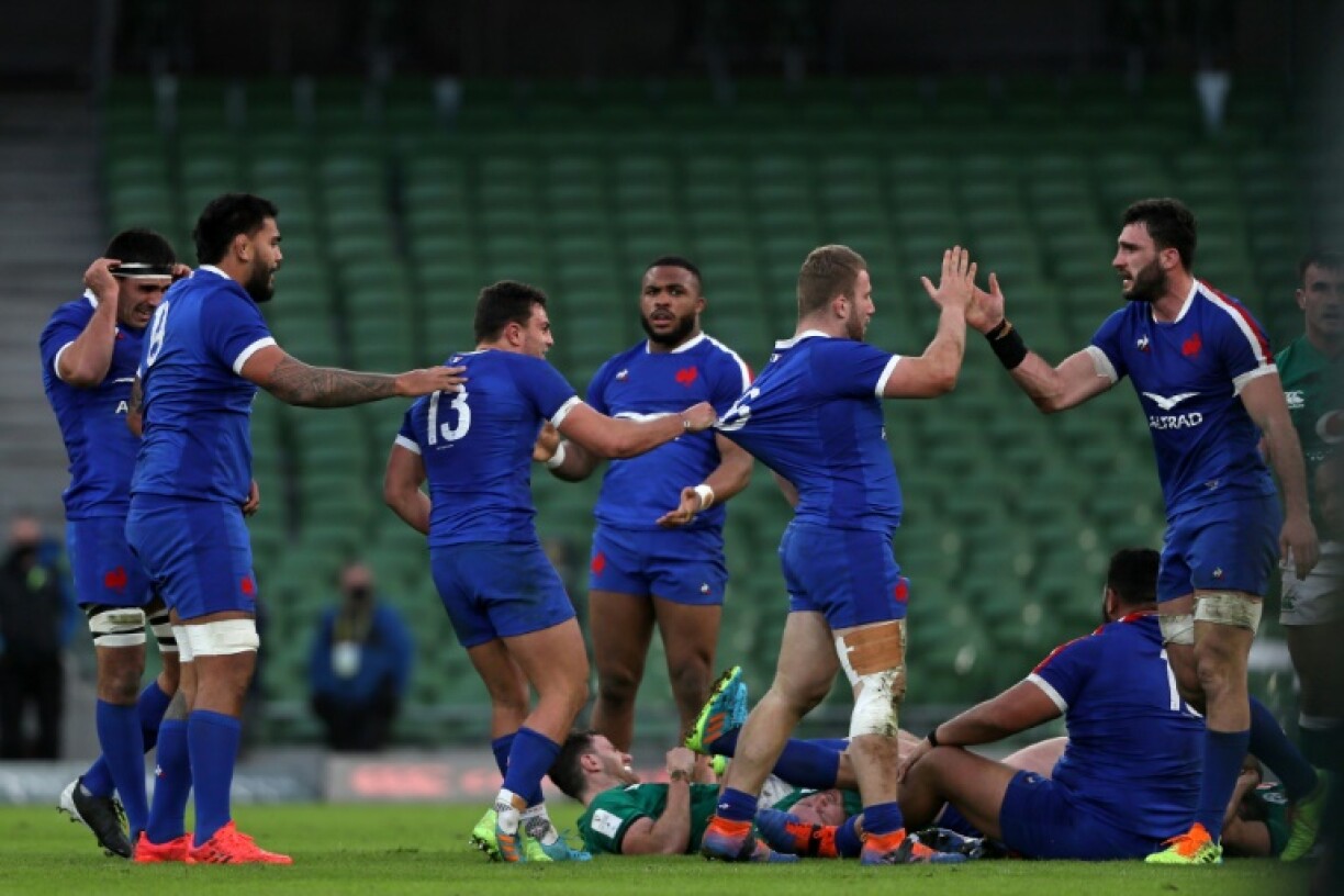 La joie des joueurs du XV de France, après leur victoire face à l'Irlande (15-13) au Tournoi des Six nations, le 14 février 2021 à Dublin