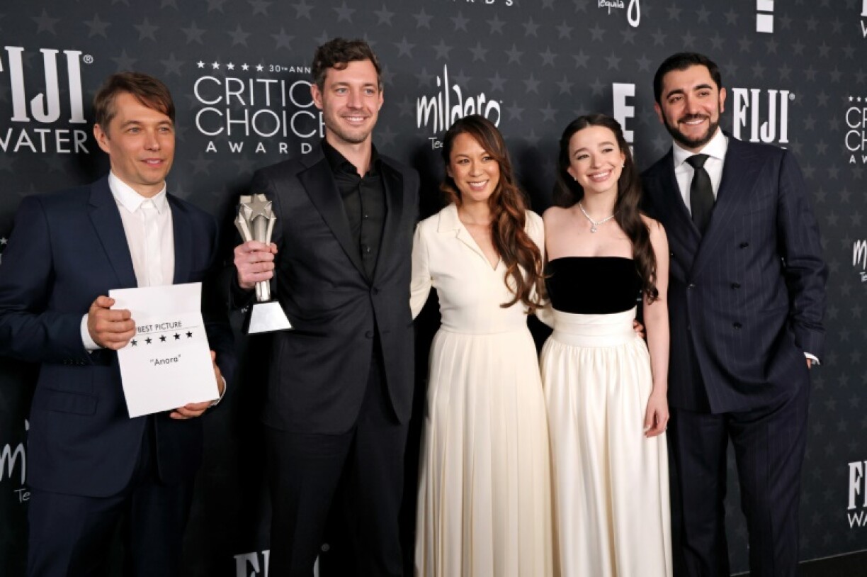 (L-R) US director Sean Baker, film producer Alex Coco, producer Samantha Quan, US actress Mikey Madison and US actor Vache Tovmasyan pose with the best picture award for 'Anora' at the Critics Choice Awards