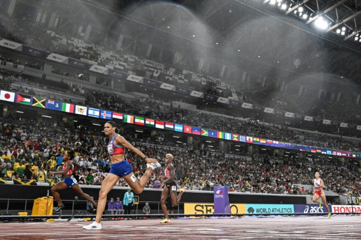 Sydney McLaughlin-Levrone wins in the rain in Tokyo