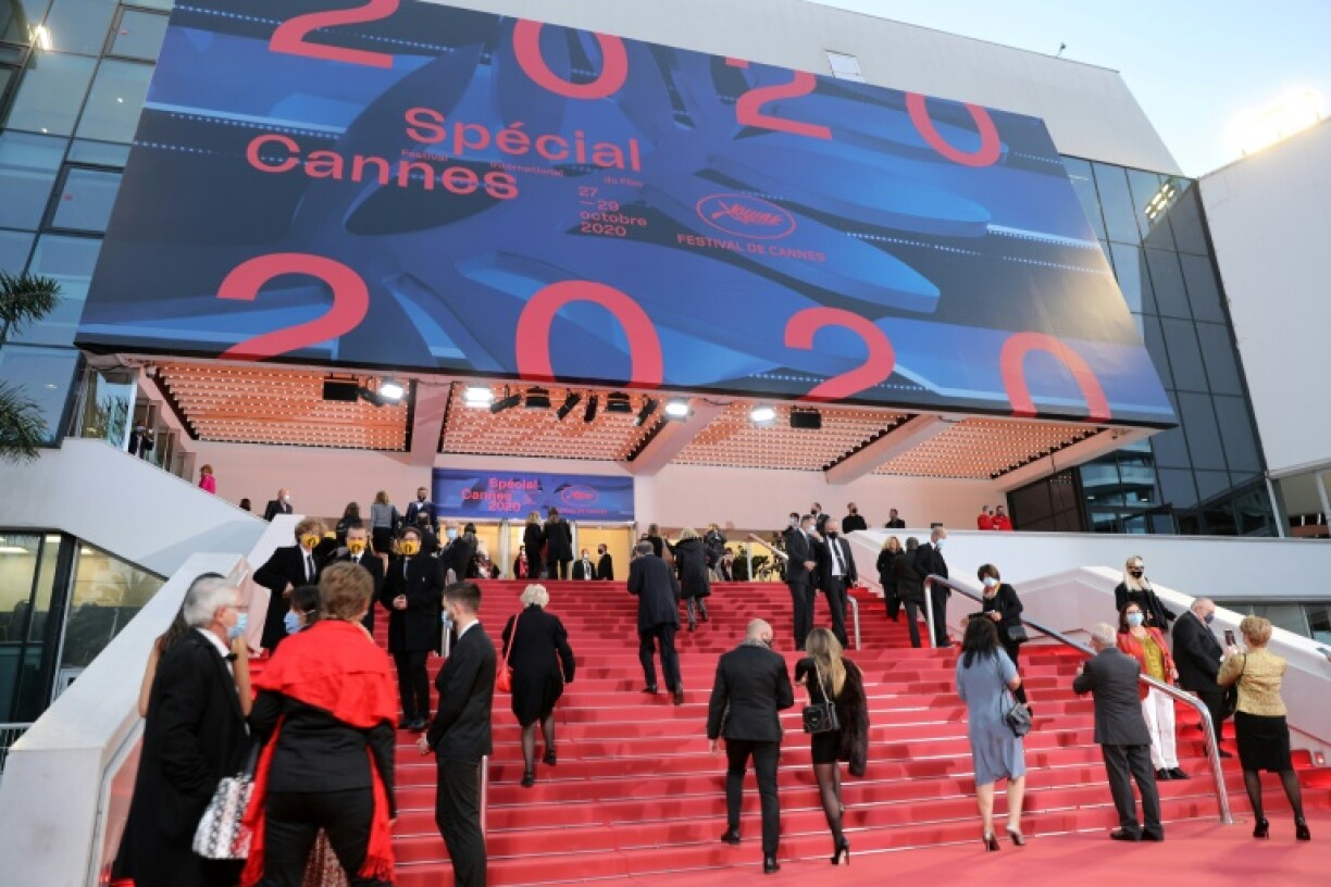 Arrivée des invités au Palais des festivals, le 27 octobre 2020 à Cannes