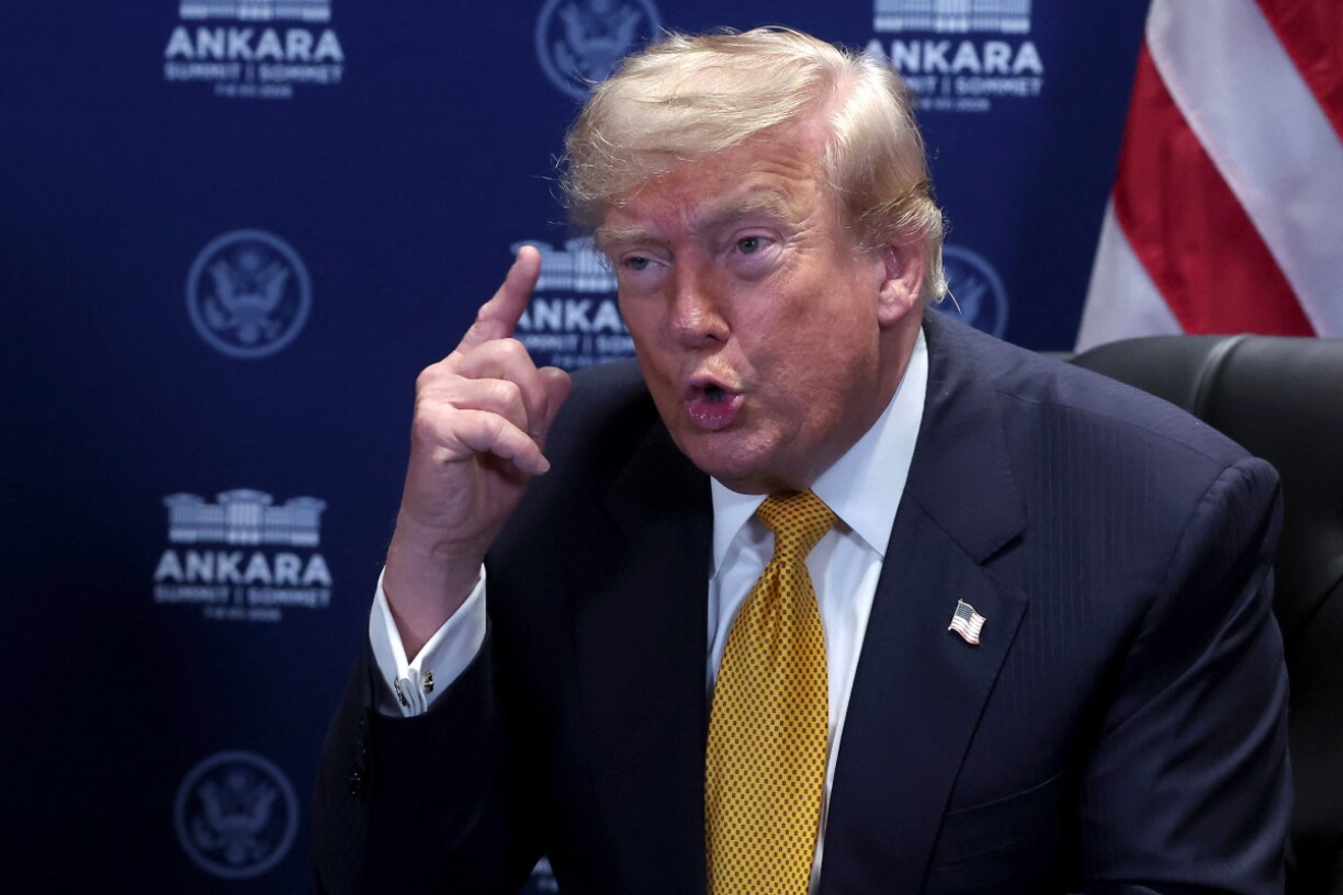 Le président américain Donald Trump réagit lors de sa rencontre avec le secrétaire général de l'OTAN en marge du sommet de l'OTAN à Ankara, le 8 juillet 2026.