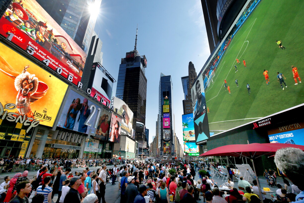 Wärend enger Futtball-WM ginn um Times Square dacks Matcher gewisen