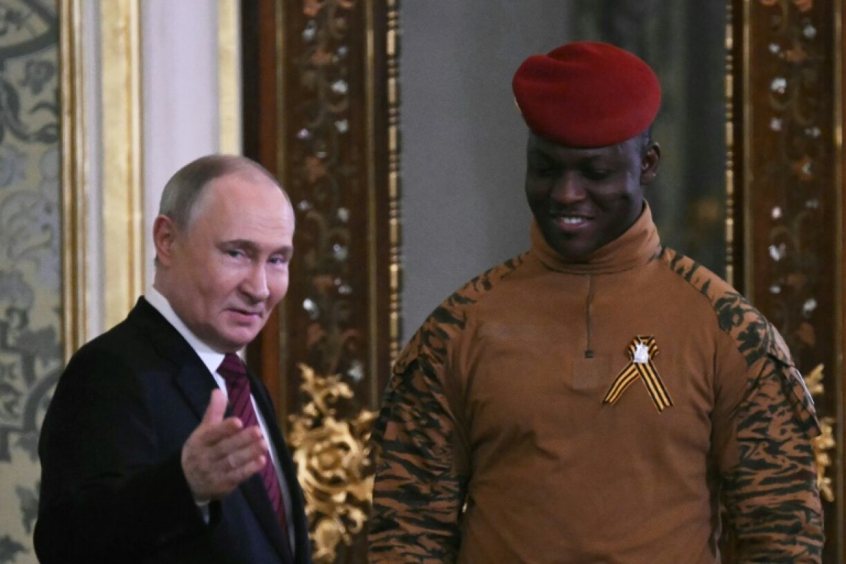 Analysts say the campaign glorifying Burkina Faso's junta leader Captain Ibrahim Traore (R) helps Russia's interests