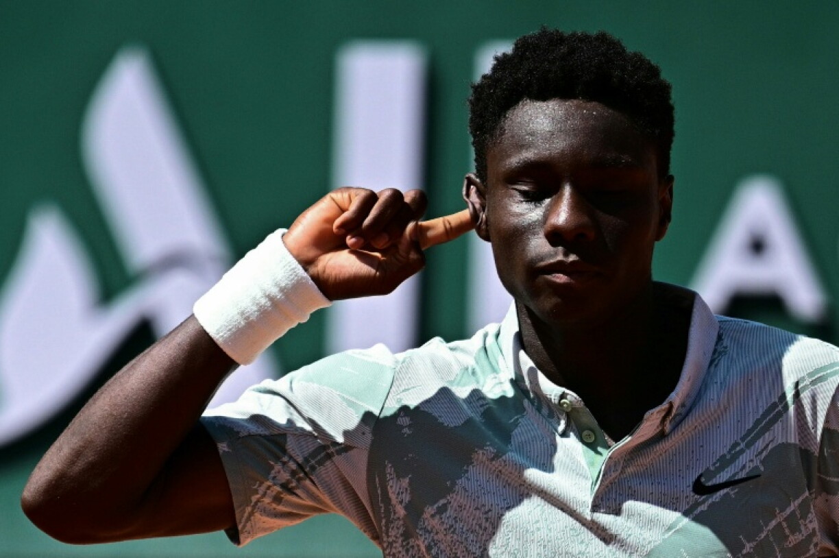 Le Français Moïse Kouame, fête sa victoire contre le Croate Marin Cilic, le 26 mai 2026 à Roland-Garros
