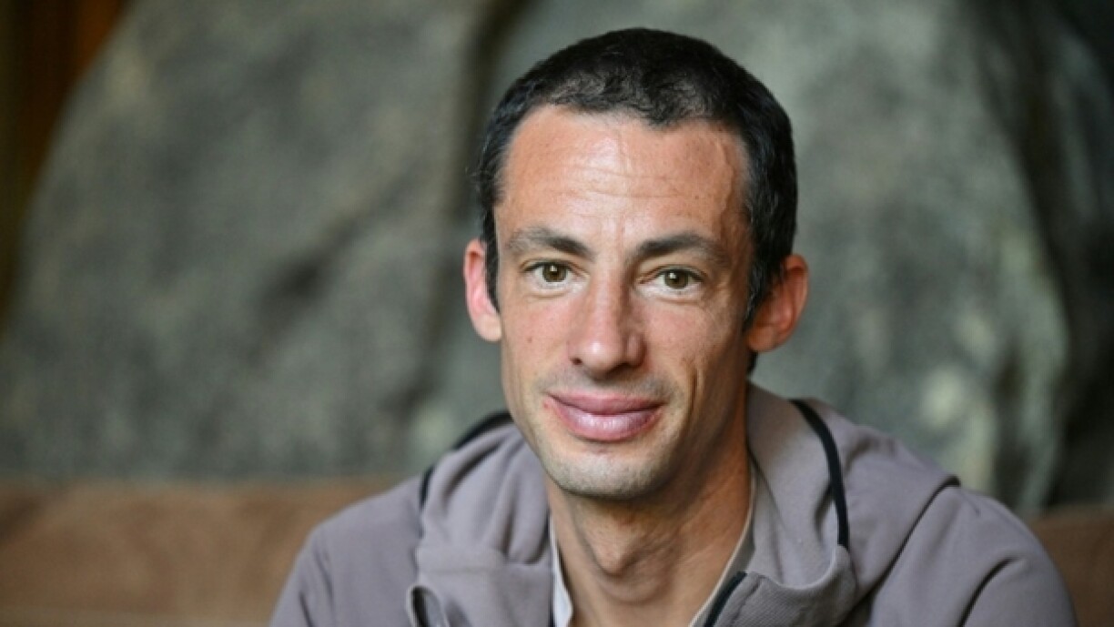 La star du trail, l'Espagnol Kilian Jornet, lors d'une séance photo avec l'AFP le 26 juin 2025 en Californie