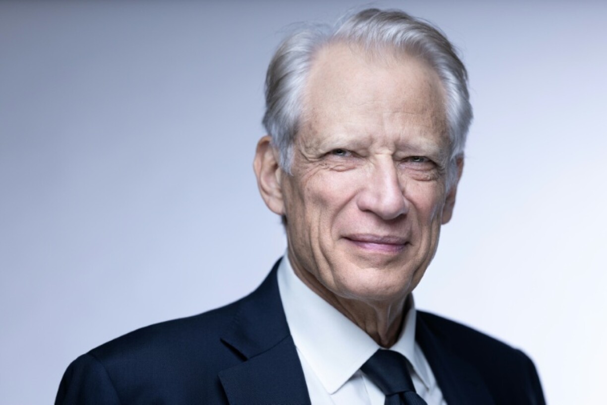 L'ancien Premier ministre Dominique de Villepin pose l e4 avril 2025 à Paris