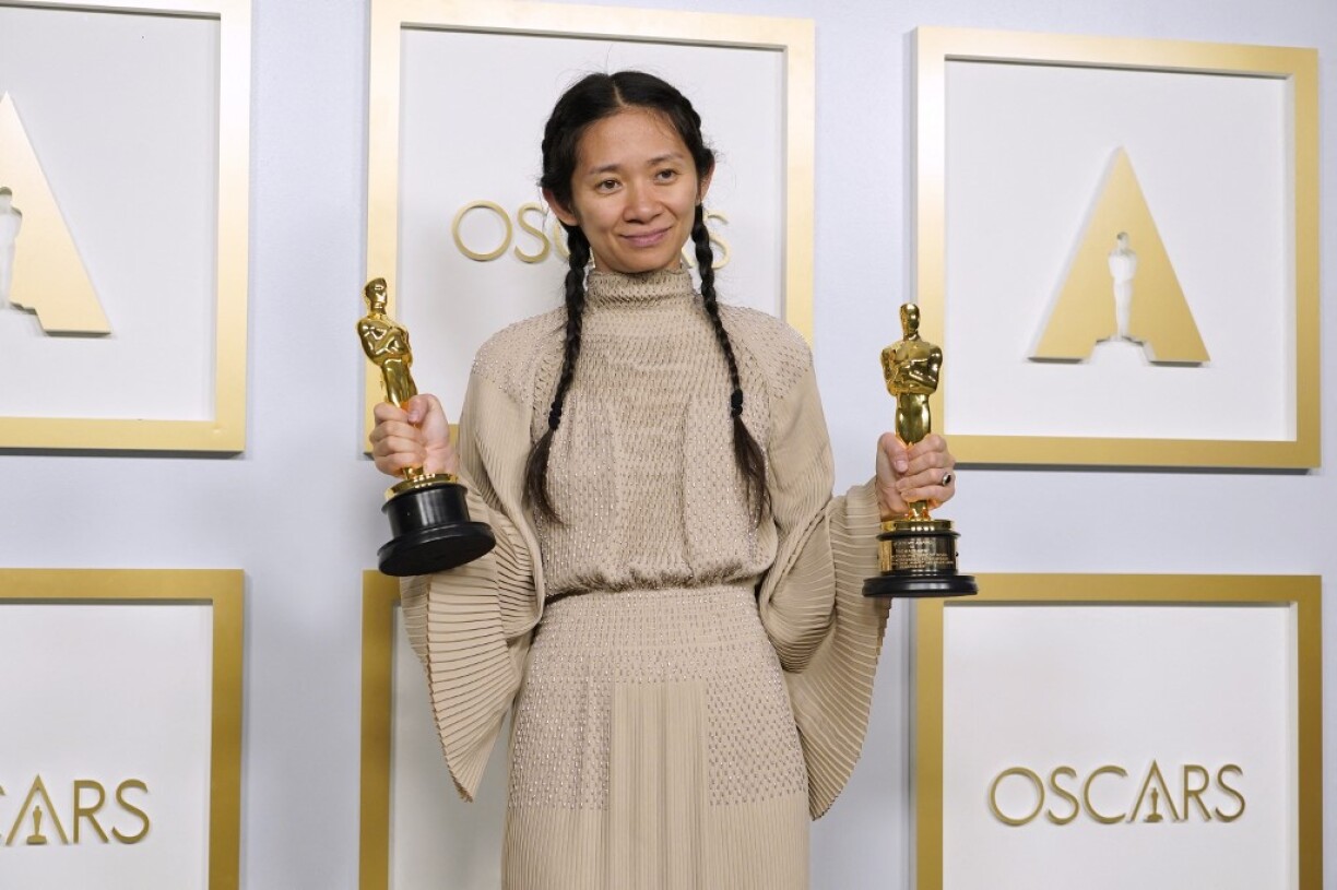 Chloé Zaho, récompensée de l'Oscar de meilleur réalisateur et du meilleur film pour Nomadland.