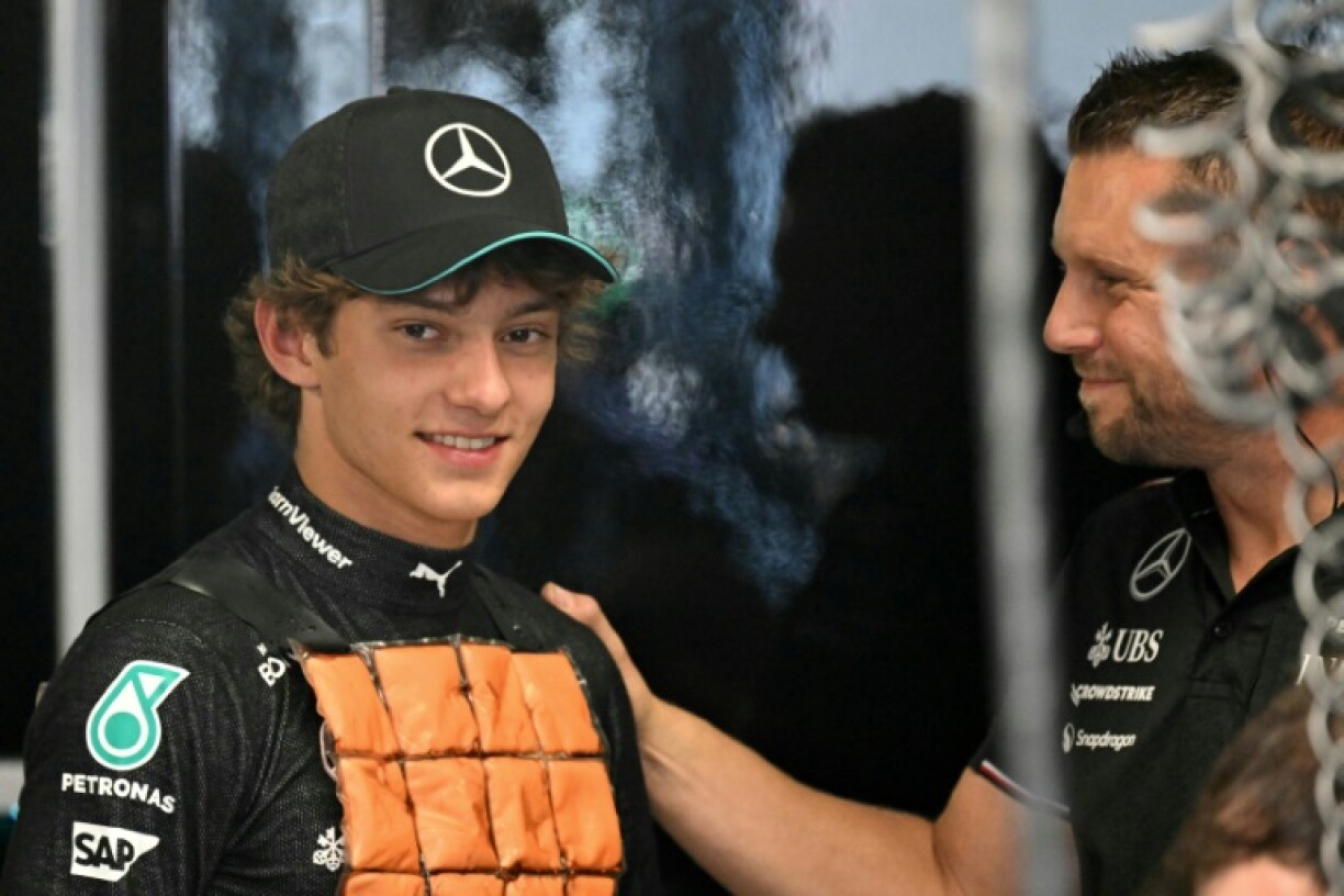 Le pilote italien de Mercedes, Andrea Kimi Antonelli, se prépare avant la première séance d'essais libres du Grand Prix de Formule 1 d'Italie sur le circuit de Monza, le 30 août 2024