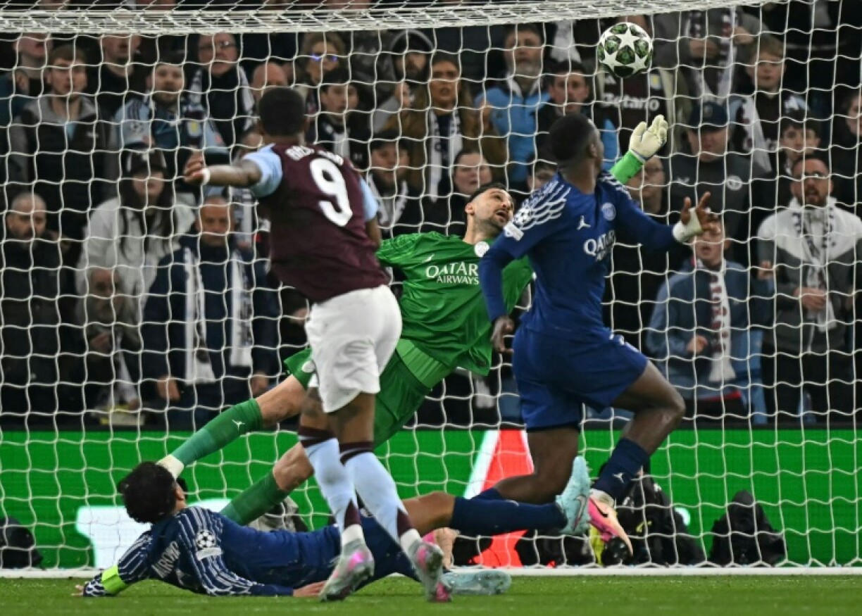 Marcus Rashford (centre) was a major threat for Aston Villa