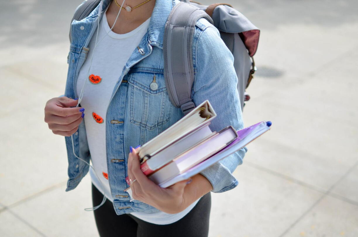 Les lycéens de dernière année sont les premiers à reprendre les cours.
