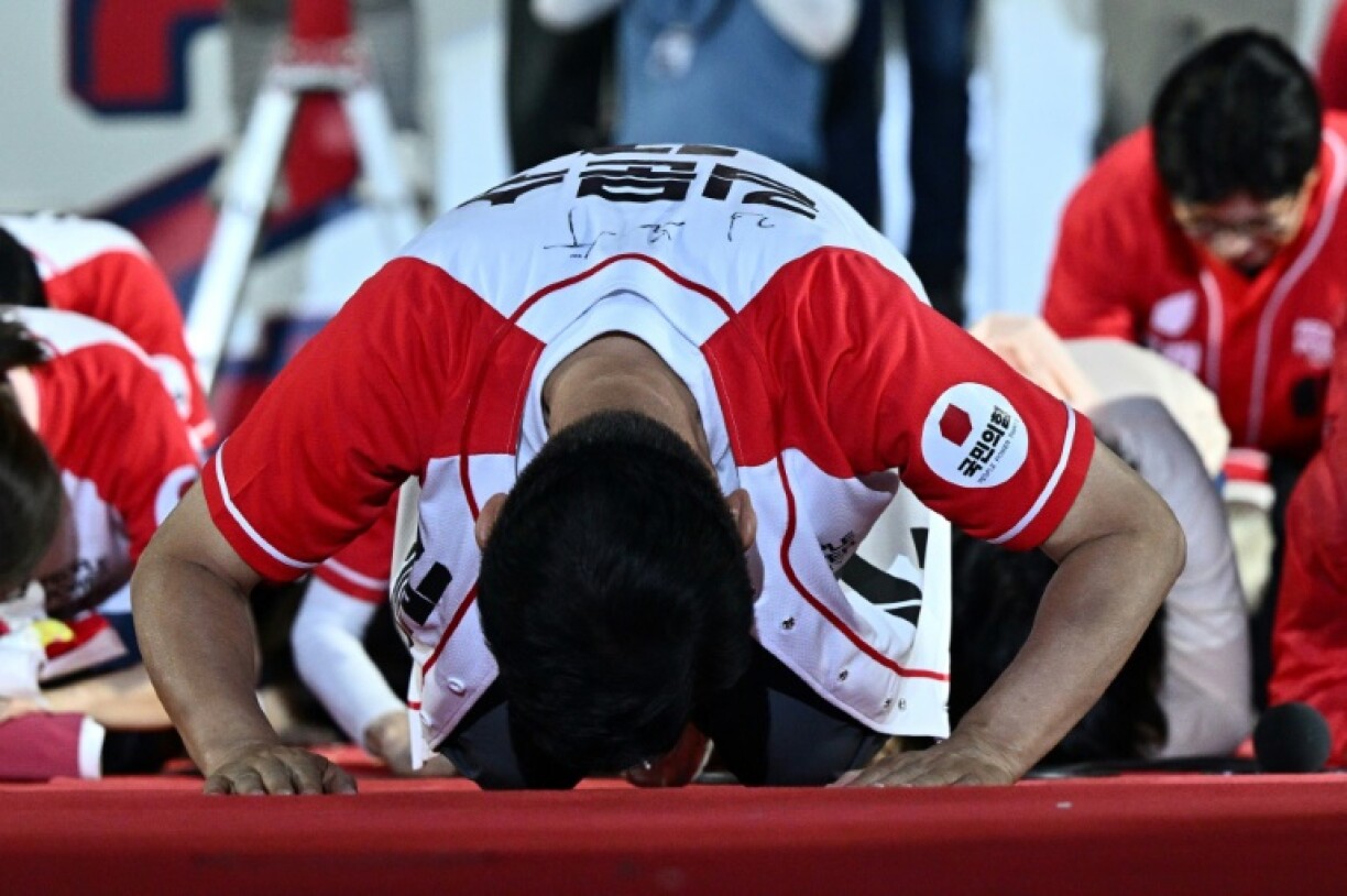 Kim Moon-soo, the presidential candidate for South Korea's conservative People Power Party, bows in prostration during his final campaign event ahead of the June 3, 2025 election