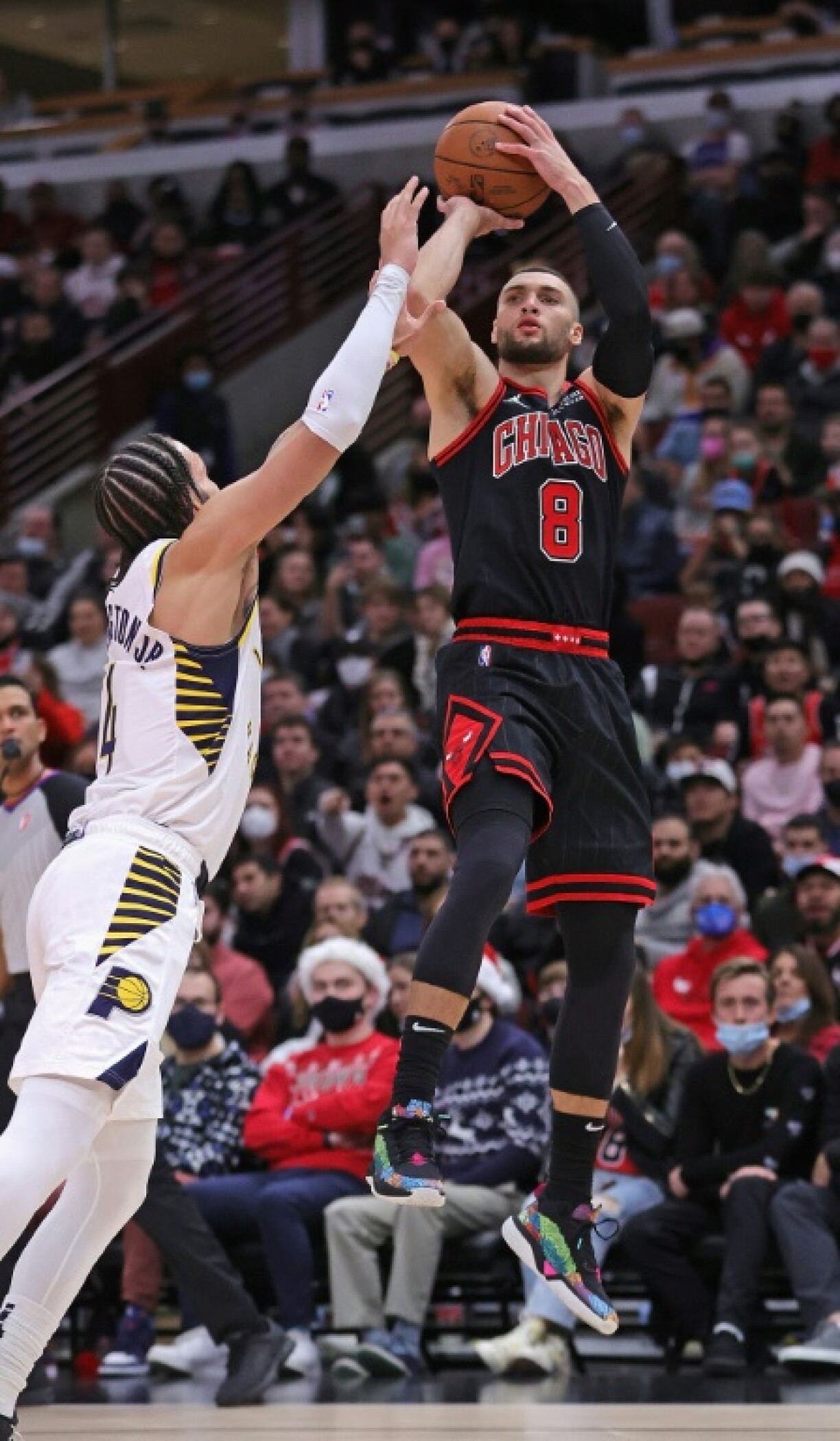 Zach LaVine sur le point de marquer un panier lors du match entre son équipé des Bulls face aux Pacers, le 26 décembre 2021