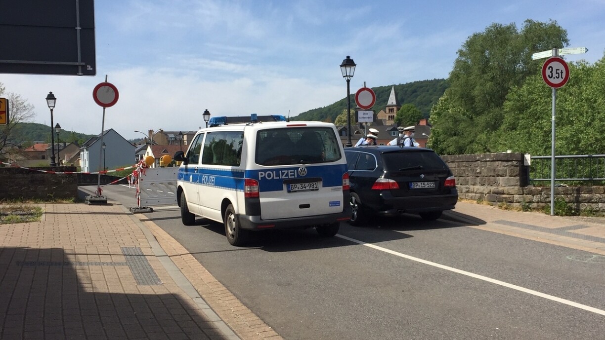 D'Grenz tëscht Iechternach an Iechternacherbréck am éischte Lockdown.