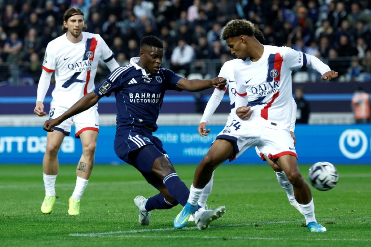 Zimbabwe star Marshall Munetsi (C) playing for Paris FC against Paris Saint-Germain this year during a loan spell from Wolverhampton Wanderers