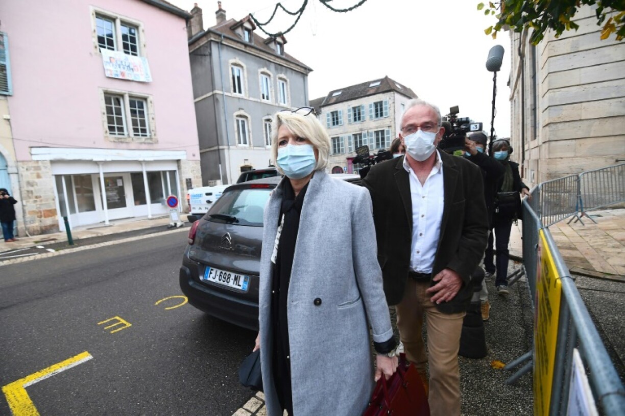 Les parents d'Alexia Daval, Isabelle et Jean-Pierre Fouillot, arrivent au palais de justice de Vesoul le 16 novembre 2020.