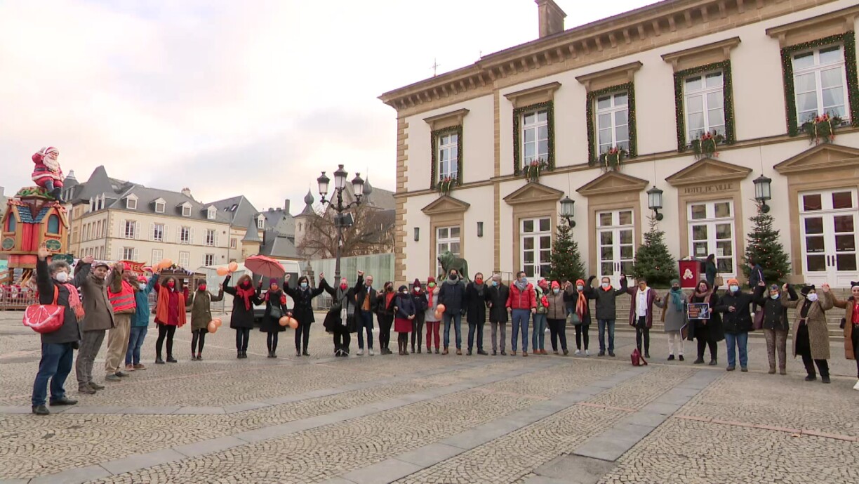 D'Mënscheketten um Knuedler (2021).