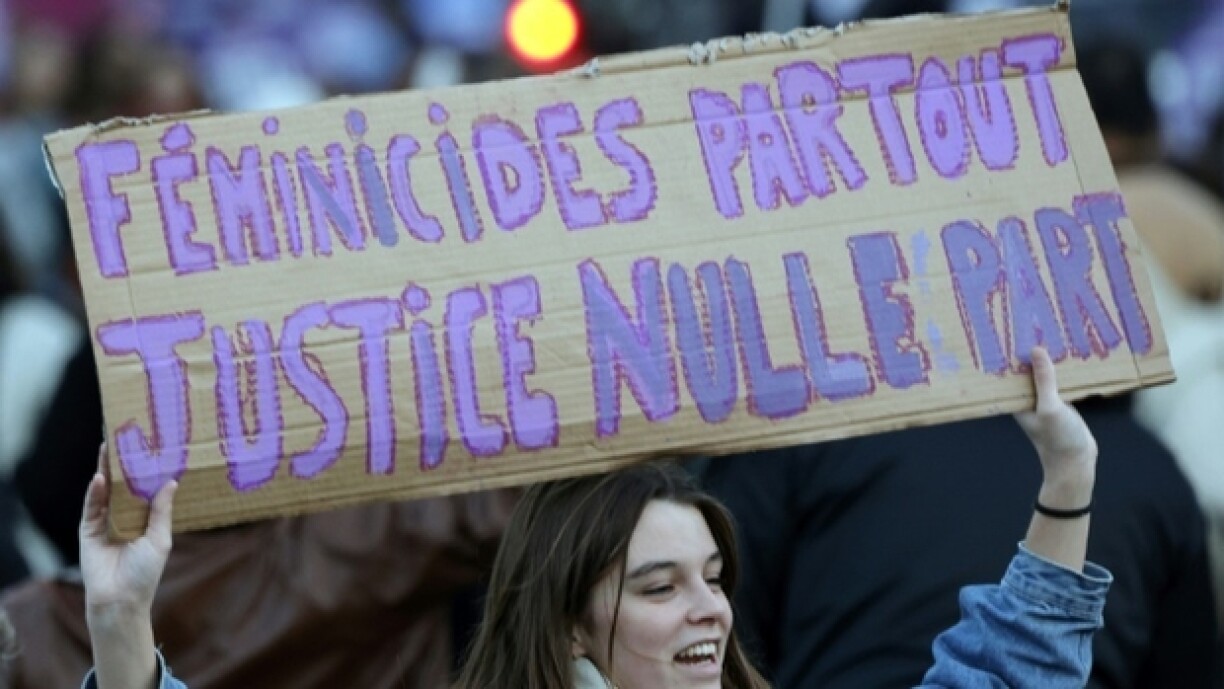 Au cours du défilé à Paris le 25 novembre 2023 à l'occasion de la Journée internationale contre les violences faites aux femmes