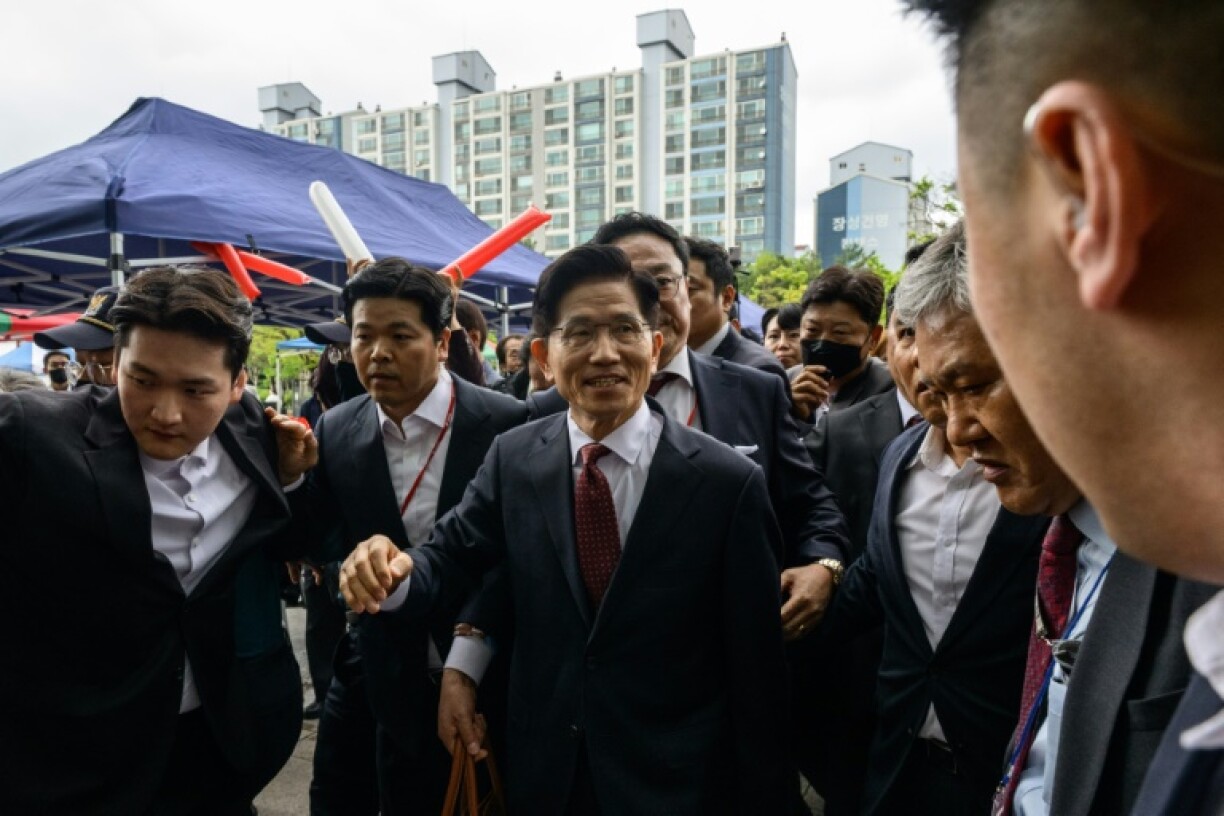South Korea's People Power Party initially chose Kim Moon-soo as its presidential candidate, but it cancelled his nomination after he won the primary -- and then reinstated him as the candidate