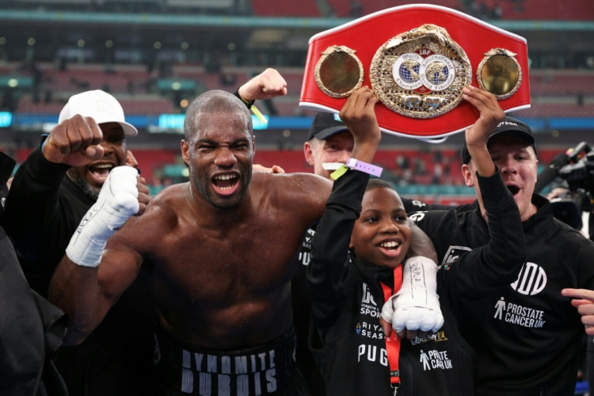 Britain's Daniel Dubois retained his WBO world heavyweight crown with a crushing second-round win over Fabio Wardley