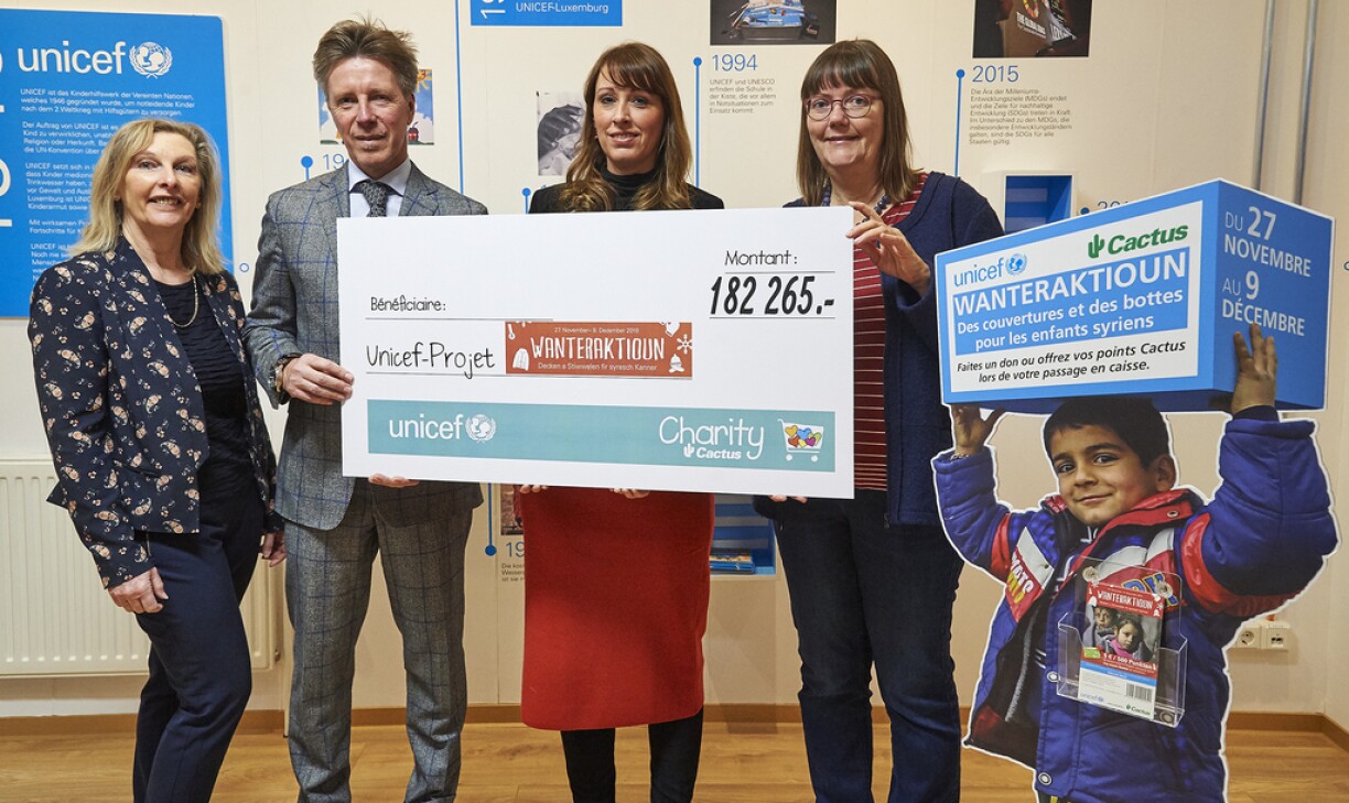 d.g.à.d.: Karin Pütz & Laurent Schonckert (Cactus), Sandra Visscher & Maryse Arendt (UNICEF-Luxembourg)