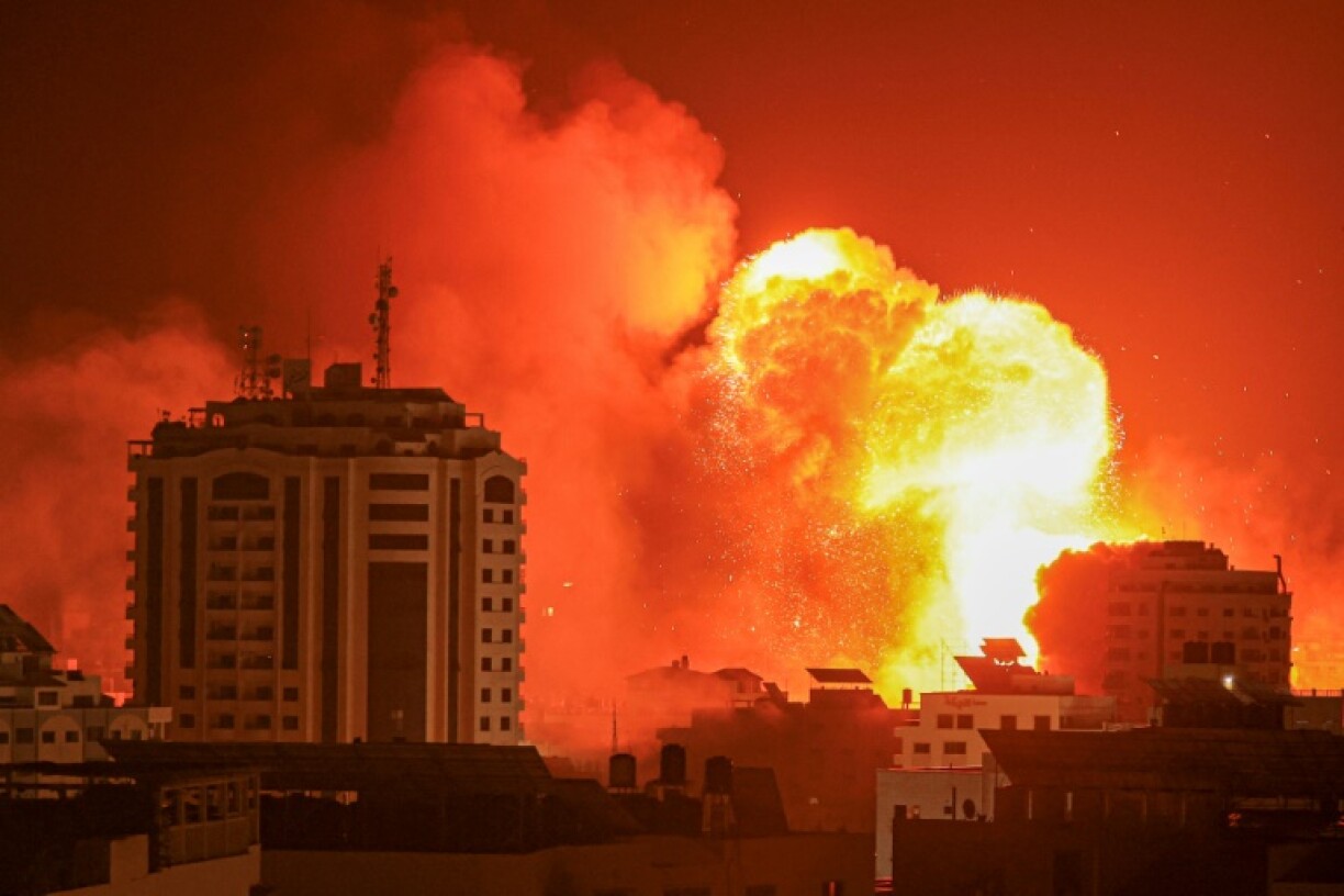 Des frappes aériennes la nuit sur la bande de Gaza.