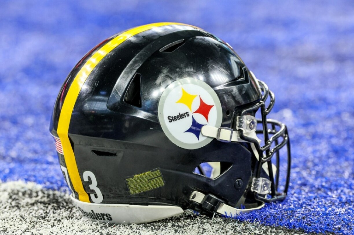 The Pittsburgh Steelers will play in the first NFL regular-season game in Ireland when they face a yet-to-be determined rival at Dublin's Croke Park, the league announced