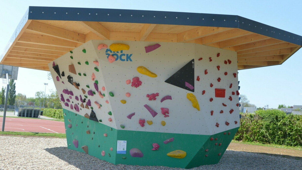 Red Spot Roth Spot Parc Brill: Outdoor climbing wall in Mamer inaugurated - RTL Today