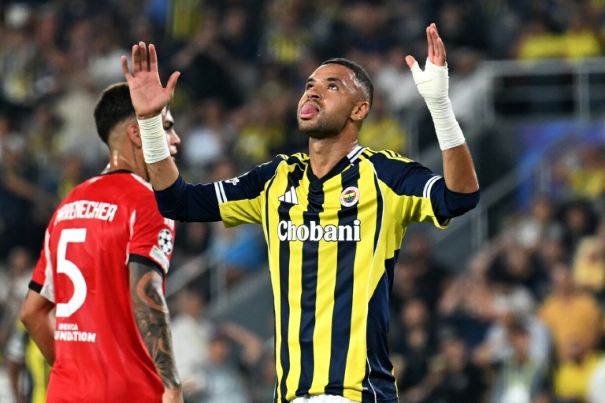 Fenerbahce and Benfica drew 0-0 in the first leg of their Champions League play-off tie