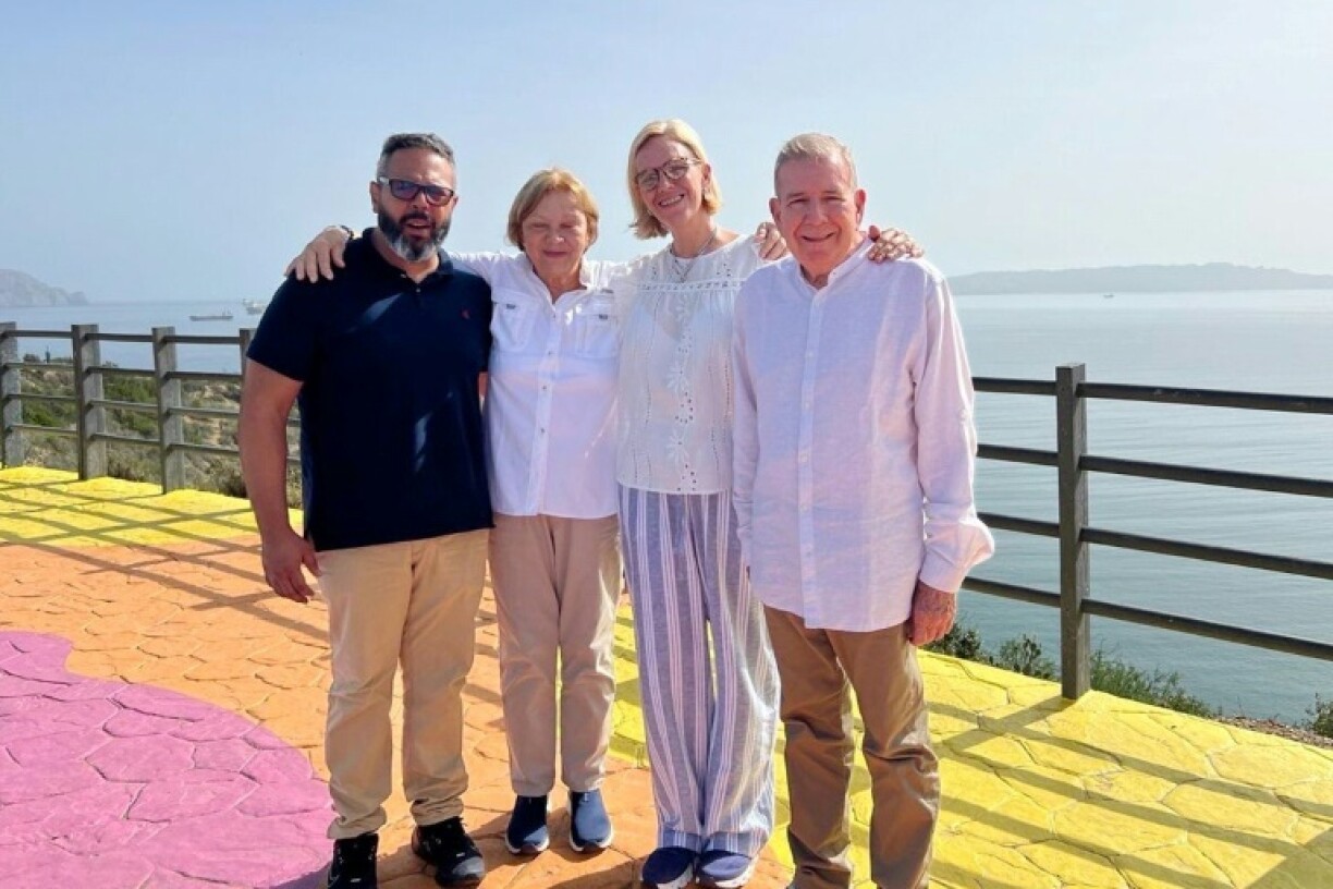 Venezuelan opposition leader Edmundo Gonzalez Urrutia (R) reported that his son-in-law Rafael Tudares (L) had been snatched by 'hooded men'