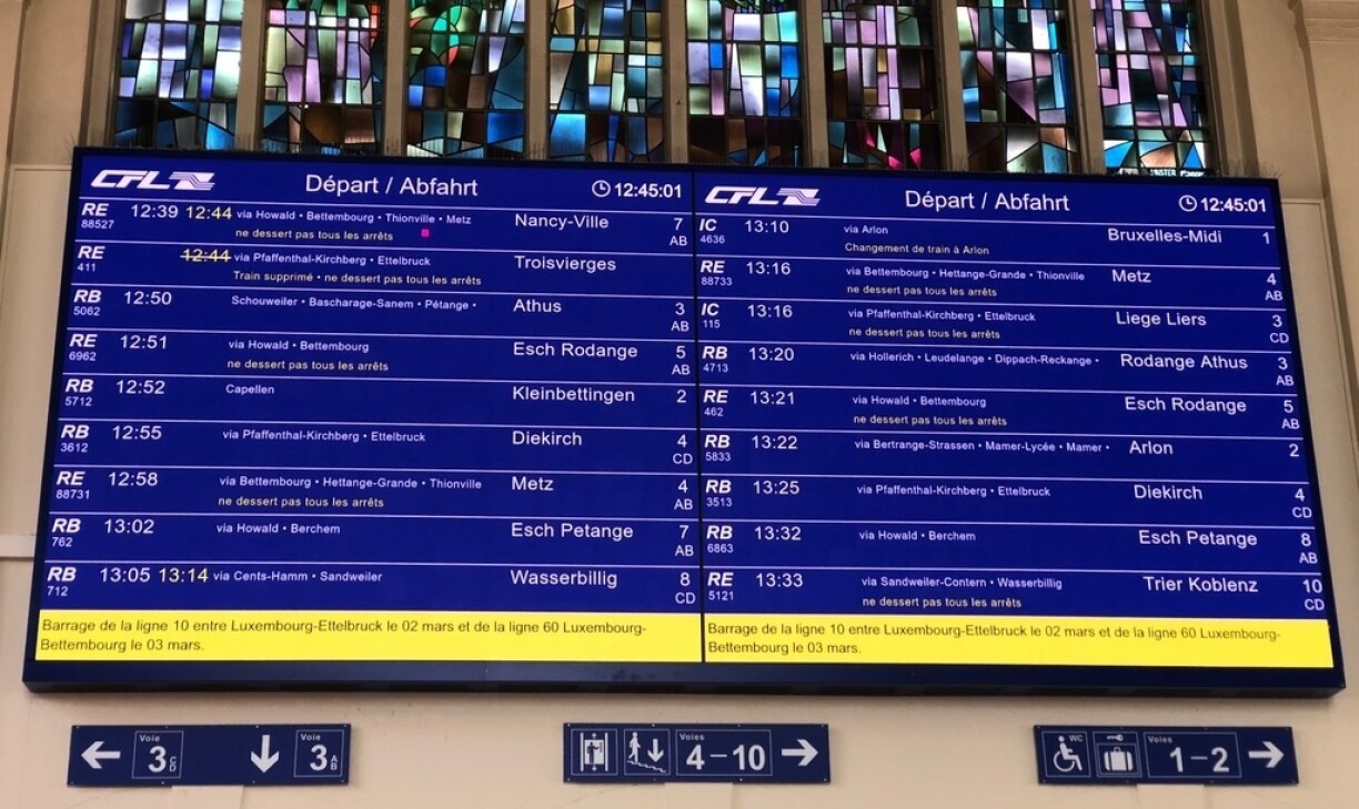 Il y a un train supprimé sur ce tableau. Ne cherchez pas, c'est le mien.