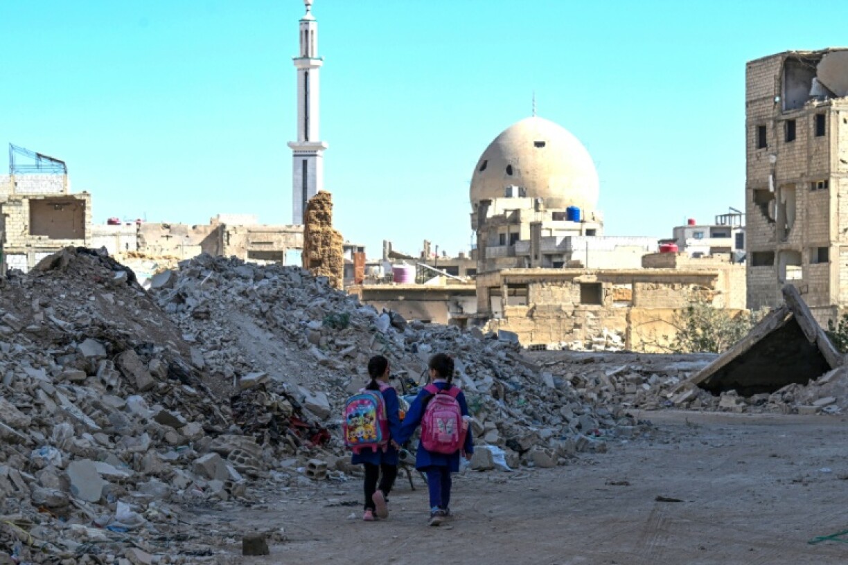 Zehntausende bislang unveröffentlichte Fotos und Dokumente belegen laut Medienberichten das Ausmaß der Menschenrechtsverbrechen unter der Herrschaft des vor einem Jahr gestürzten syrischen Machthabers Assad. Dem NDR und weiteren Medien liegt laut einem Bericht eine Datei mit mehr als 70.000 Bildern vor.