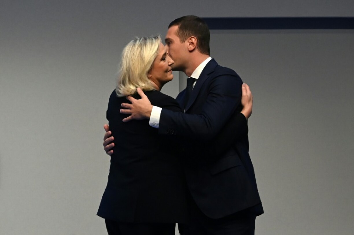 Le nouveau président du RN Jordan Bardella en compagnie de Marine Le Pen, lors du congrès du RN à Paris le 5 novembre 2022
