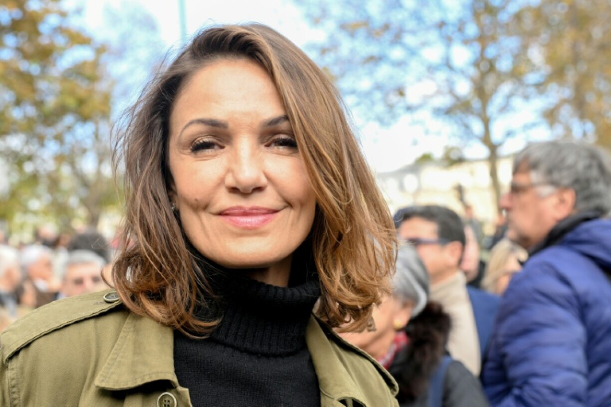 L'actrice française Nadia Farès photographiée pendant une marche appelant à la paix au Moyen-Orient, à Paris, le 19 novembre 2023