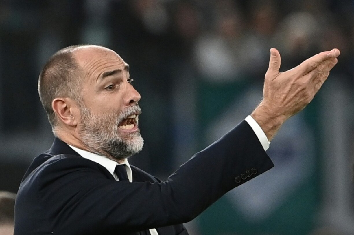Igor Tudor urges on his players during their loss to Lazio