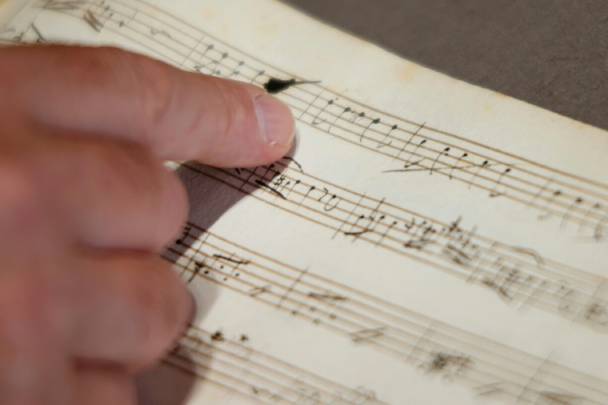 Un cahier de composition de Wolfgang Amadeus Mozart, manuscrit autographe comprenant sept pièces pour harpe et flûte, à la Bibliothèque nationale de France (BnF), à Paris le 15 juin 2026