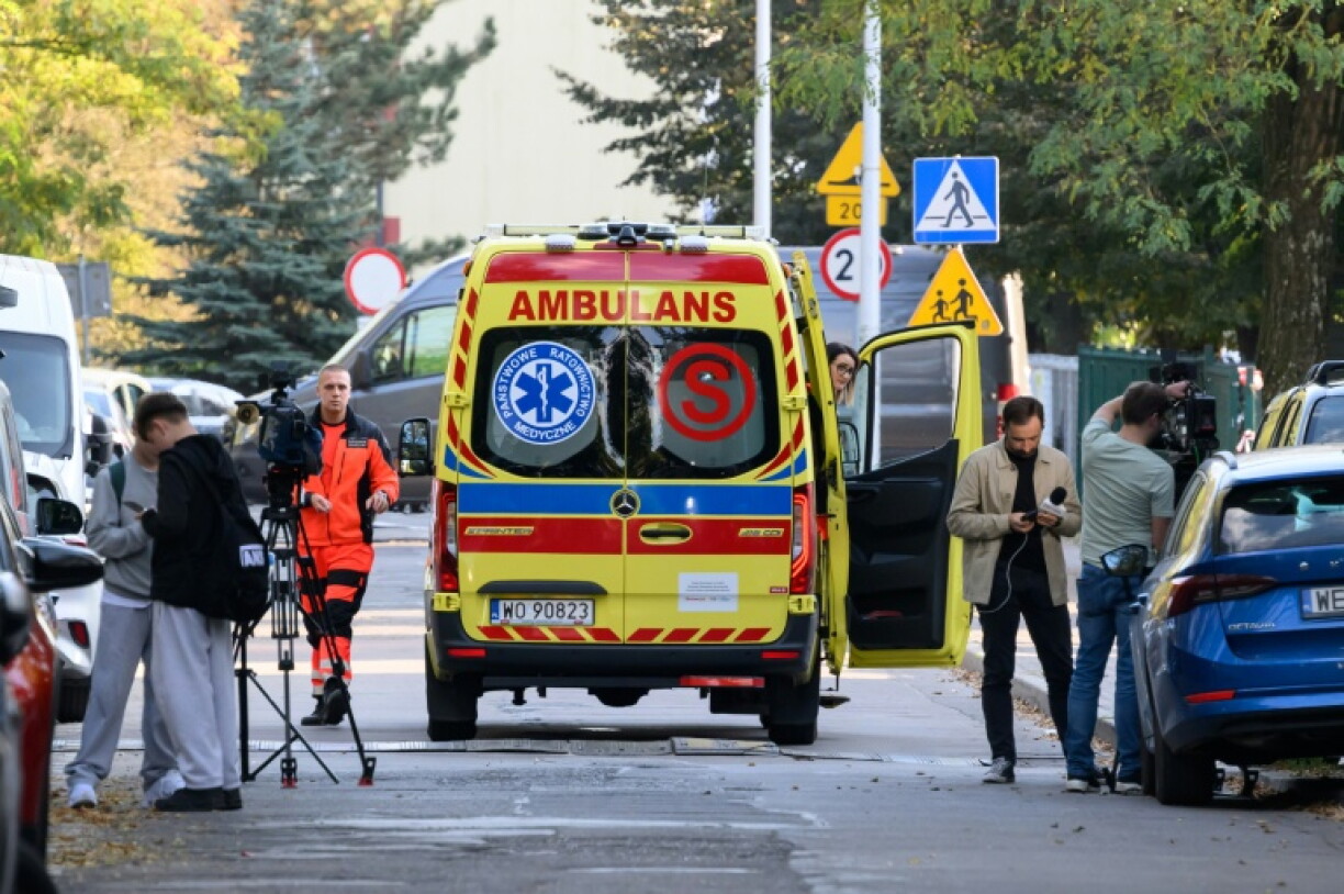 Einen Tag nach einem Messerangriff mit neun Verletzten an einer Berufsschule in Polen hat sich an einer Schule nahe Warschau eine tödliche Messerattacke ereignet. Ein 15-Jähriger erstach die Hausmeisterin seiner früheren Schule.