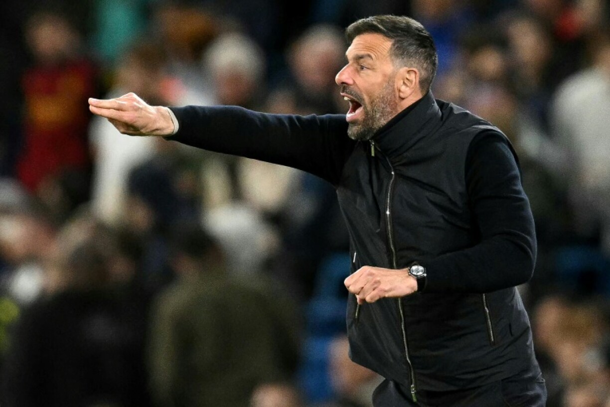 Leicester manager Ruud van Nistelrooy