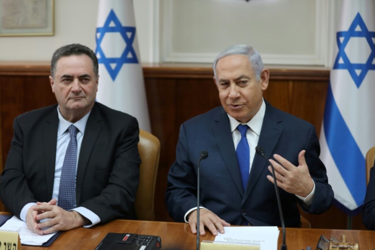 Le Premier ministre israélien Benjamin Netanyahu (d) et le minis à Jérusalien des Transports et des Affaires étrangères Israël Katz, le 24 février 2019 à Jérusalem