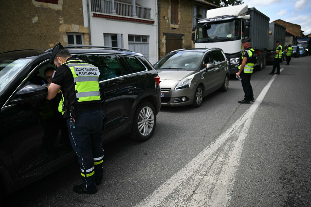 Gendaarme kontrolléieren am Kader vun der Enquête an der Affär Lyhanna Gefierer