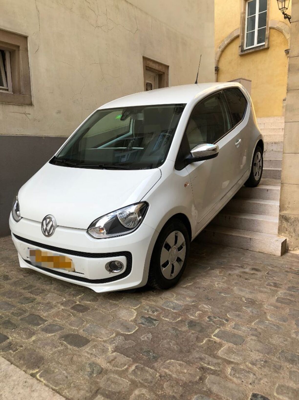 Le stationnement vu d'un autre angle.