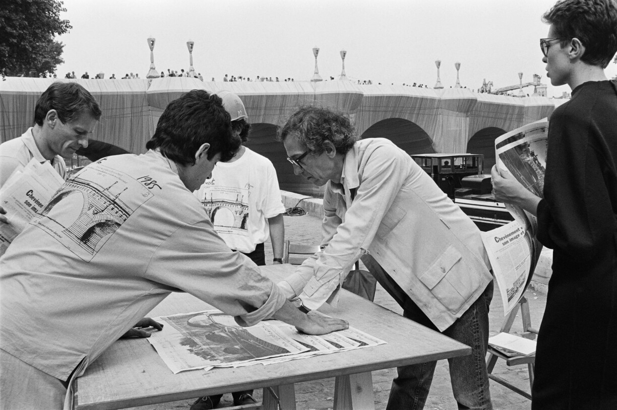 1985 haten de Christo an d'Jeanne Claude de Pont Neuf agewéckelt