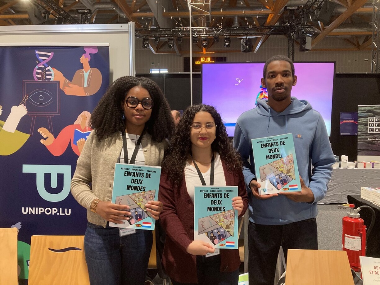 v.l.n.r. d'Estelle, d'Bookliness an de 100Suns hu mat der Hëllef vun der Unipop eng BD erausbruecht