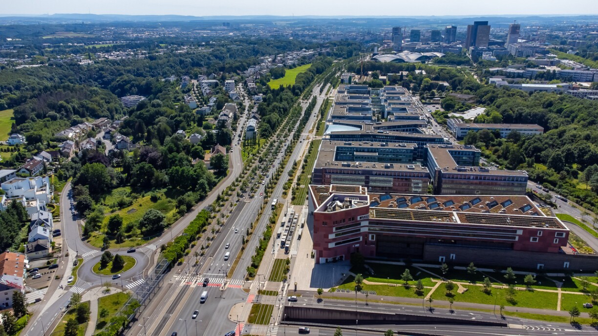Une vue aérienne du plateau du Kirchberg capturée en avril 2025